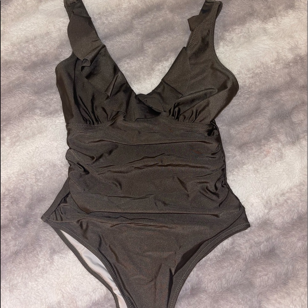Beautiful olive green swimsuit basically new cupshe brand